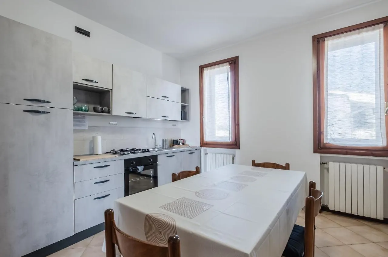 San Vincenzo Apartment 3 비곤자