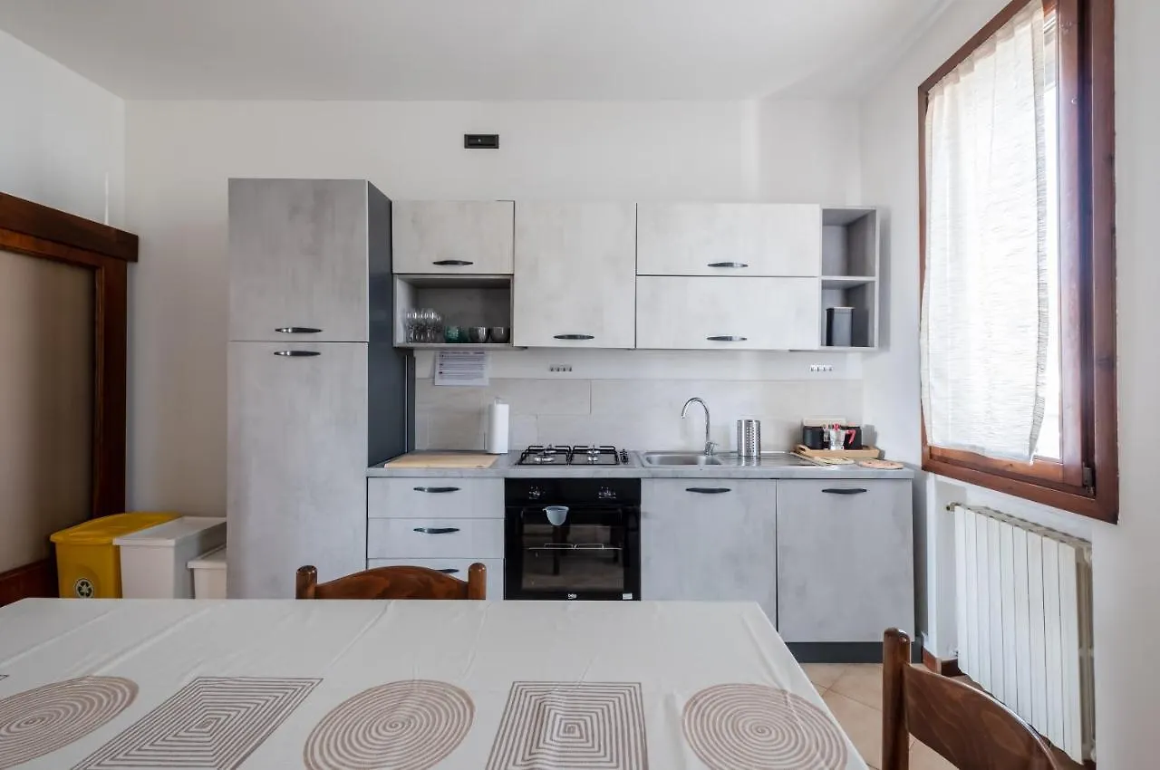 San Vincenzo Apartment 3 비곤자